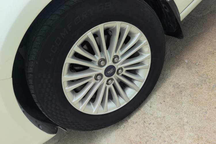 Used Ford Escort 2015 1.5L Automatic Comfort Edition Left Front Wheel Hub