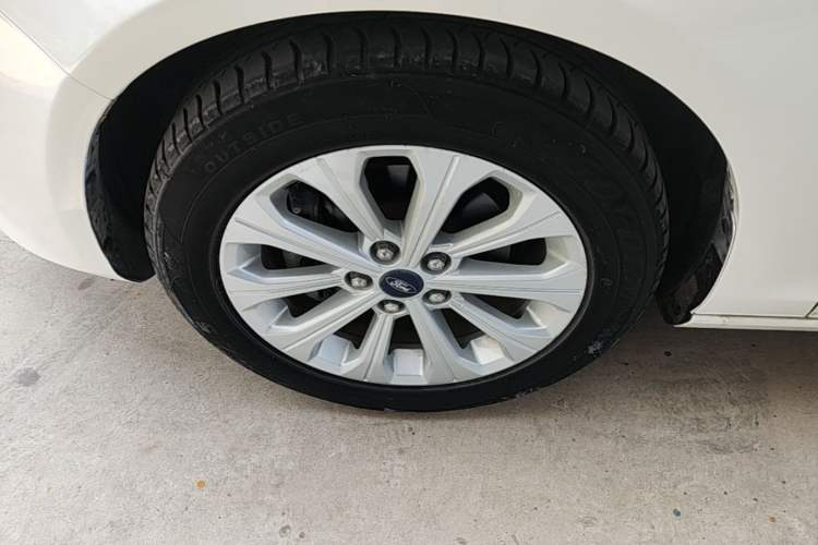 Used Ford Escort 2015 1.5L Automatic Fashion Model Left Front Wheel Hub