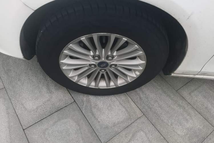 Used Ford Escort 2015 1.5L Automatic Comfort Edition Left Front Wheel Hub