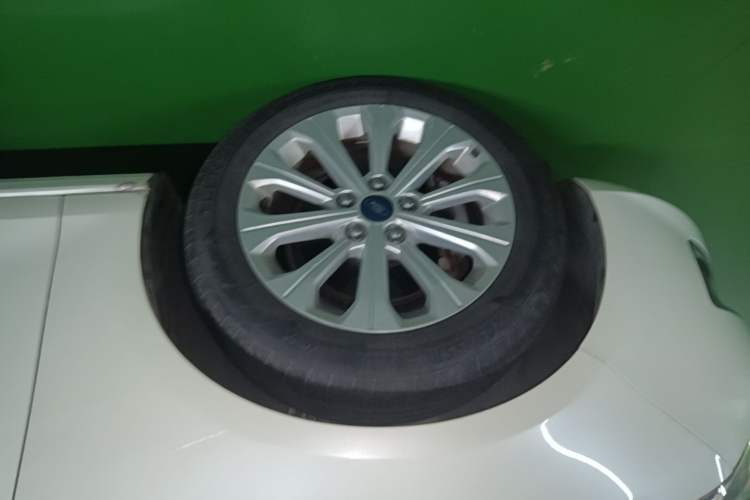 Used Ford Escort 2015 1.5L Automatic Fashion Model Left Front Wheel Hub