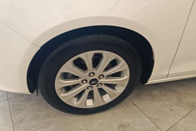 Used Ford Escort 2015 1.5L Automatic Fashion Model Left Front Wheel Hub