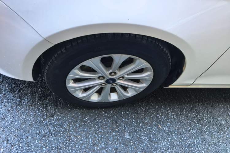 Used Ford Escort 2015 1.5L Automatic Fashion Model Left Front Wheel Hub