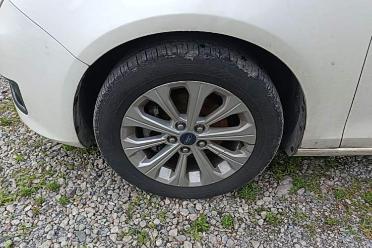 Used Ford Escort 2015 1.5L Automatic Fashion Model Left Front Wheel Hub