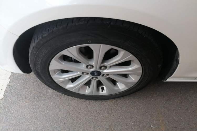 Used Ford Escort 2015 1.5L Automatic Fashion Model Left Front Wheel Hub