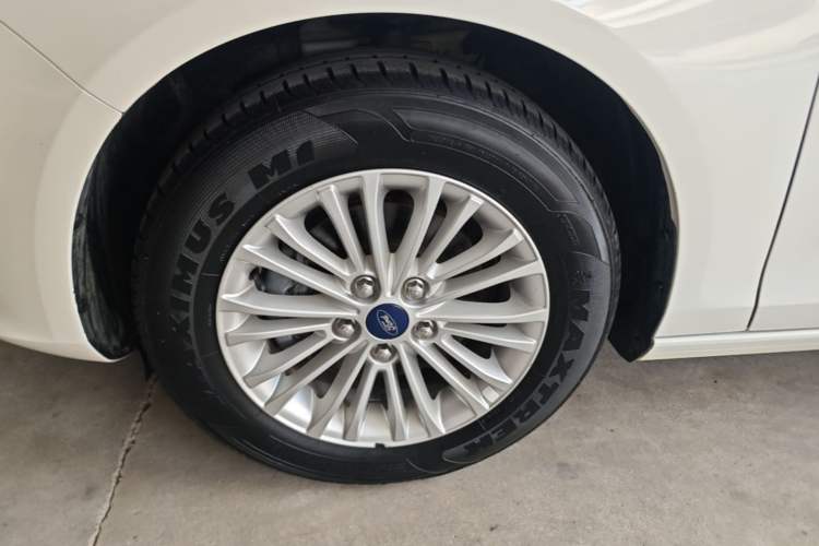 Used Ford Escort 2015 1.5L Automatic Comfort Edition Left Front Wheel Hub