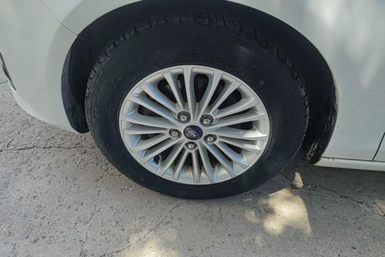 Used Ford Escort 2015 1.5L Automatic Comfort Edition Left Front Wheel Hub