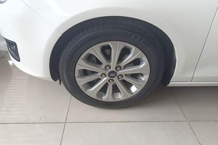 Used Ford Escort 2015 1.5L Automatic Fashion Model Left Front Wheel Hub