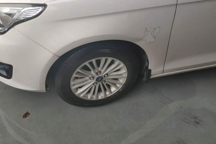 Used Ford Escort 2015 1.5L Automatic Comfort Edition Left Front Wheel Hub