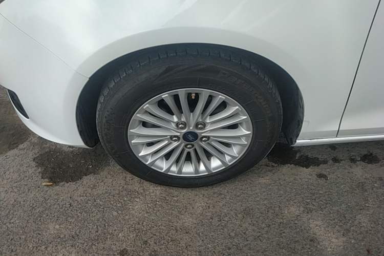 Used Ford Escort 2015 1.5L Automatic Comfort Edition Left Front Wheel Hub