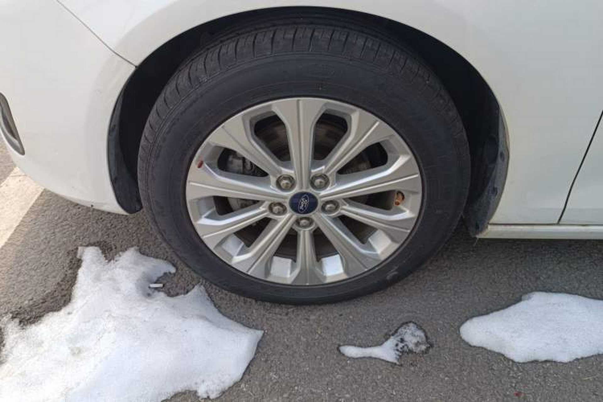 Used Ford Escort 2015 1.5L Automatic Fashion Model Left Front Wheel Hub