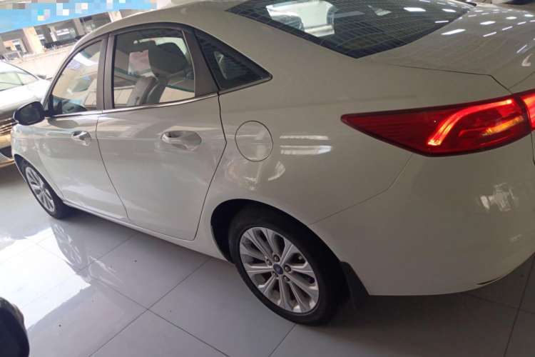 Used Ford Escort 2015 1.5L Automatic Fashion Model Left Side