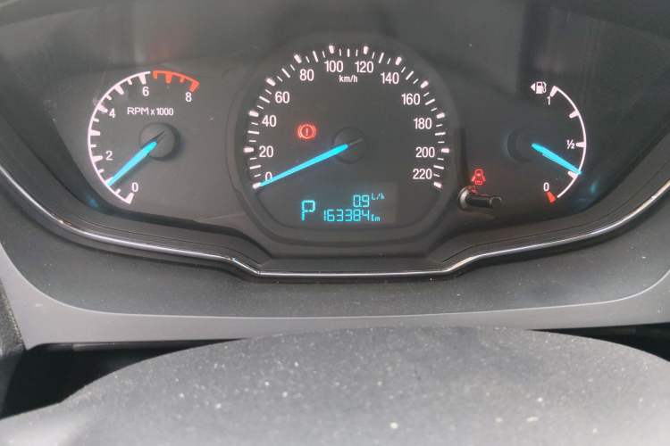 Used Ford Escort 2015 1.5L Automatic Fashion Model Odometer Close Up