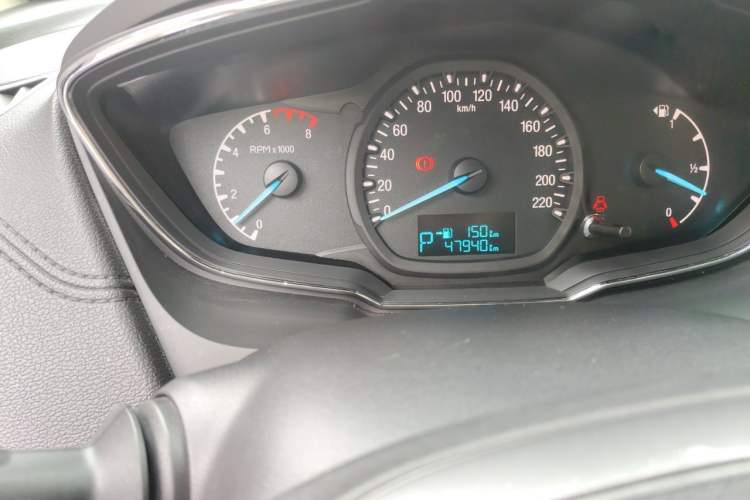 Used Ford Escort 2015 1.5L Automatic Fashion Model Odometer Close Up