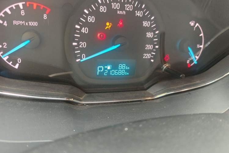 Used Ford Escort 2015 1.5L Automatic Fashion Model Odometer Close Up