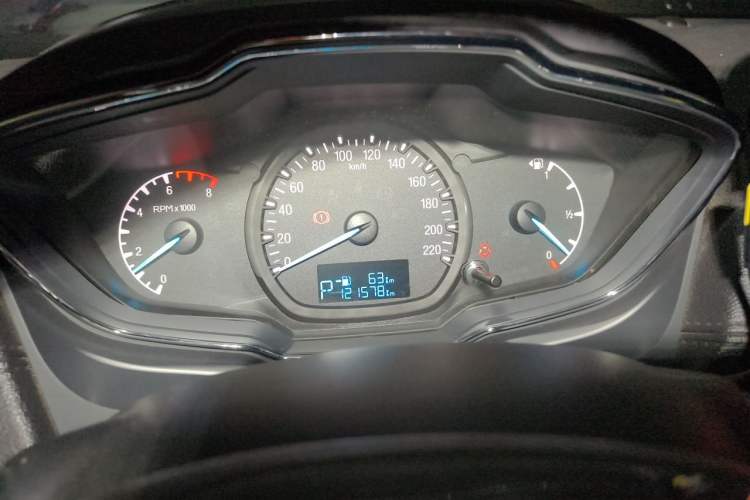 Used Ford Escort 2015 1.5L Automatic Fashion Model Odometer Close Up