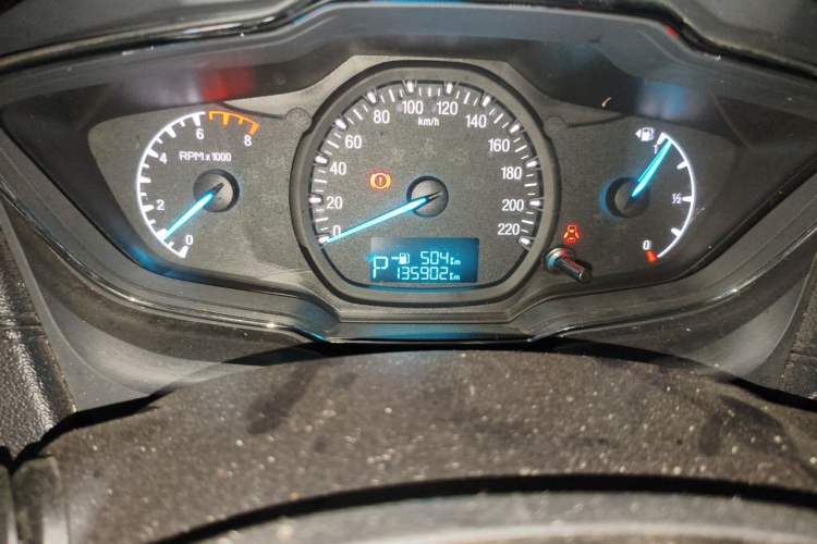 Used Ford Escort 2015 1.5L Automatic Fashion Model Odometer Close Up