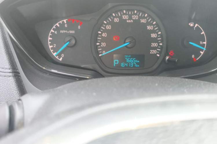 Used Ford Escort 2015 1.5L Automatic Fashion Model Odometer Close Up
