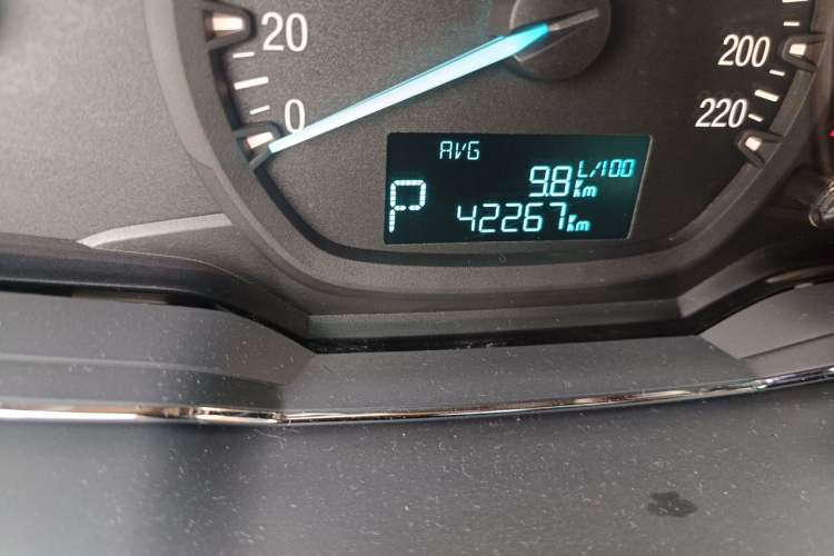 Used Ford Escort 2015 1.5L Automatic Fashion Model Odometer Close Up