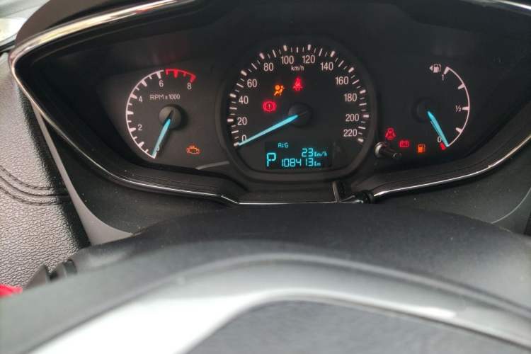 Used Ford Escort 2015 1.5L Automatic Fashion Model Odometer Close Up