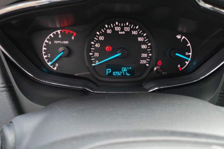 Used Ford Escort 2015 1.5L Automatic Fashion Model Odometer Close Up