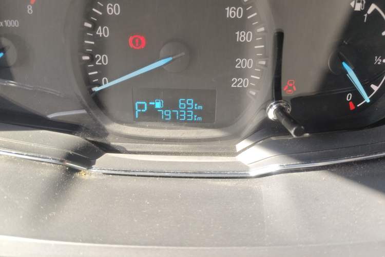 Used Ford Escort 2015 1.5L Automatic Fashion Model Odometer Close Up