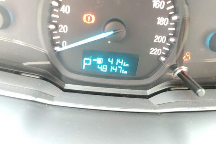 Used Ford Escort 2015 1.5L Automatic Fashion Model Odometer Close Up