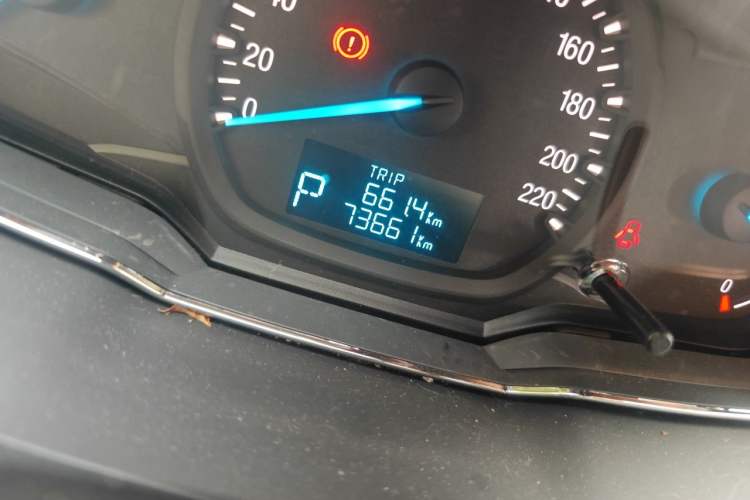 Used Ford Escort 2015 1.5L Automatic Fashion Model Odometer Close Up