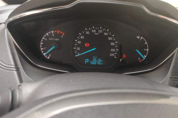 Used Ford Escort 2015 1.5L Automatic Fashion Model Odometer Close Up