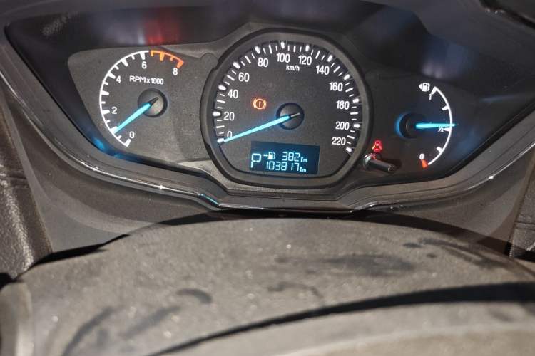 Used Ford Escort 2015 1.5L Automatic Fashion Model Odometer Close Up