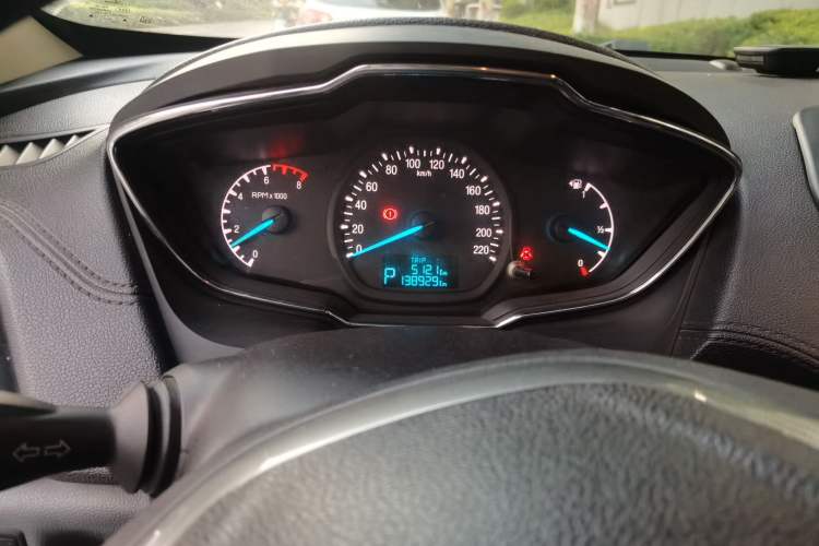 Used Ford Escort 2015 1.5L Automatic Fashion Model Odometer Close Up