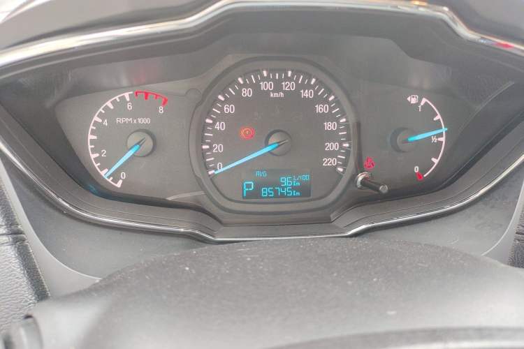Used Ford Escort 2015 1.5L Automatic Fashion Model Odometer Close Up