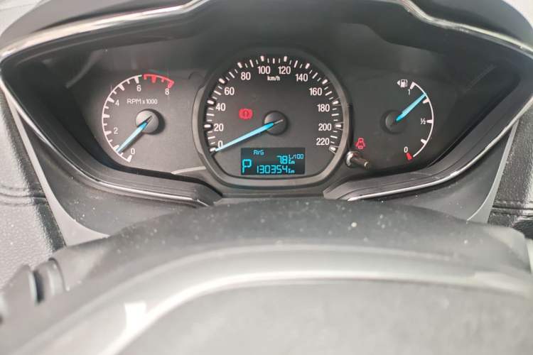 Used Ford Escort 2015 1.5L Automatic Fashion Model Odometer Close Up