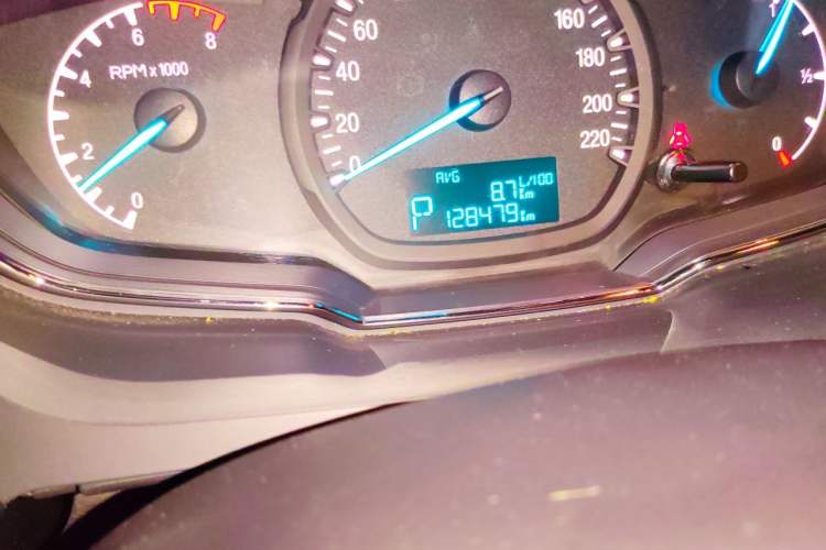 Used Ford Escort 2015 1.5L Automatic Fashion Model Odometer Close Up