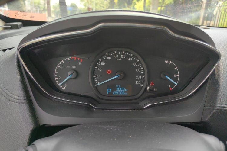 Used Ford Escort 2015 1.5L Automatic Fashion Model Odometer Close Up