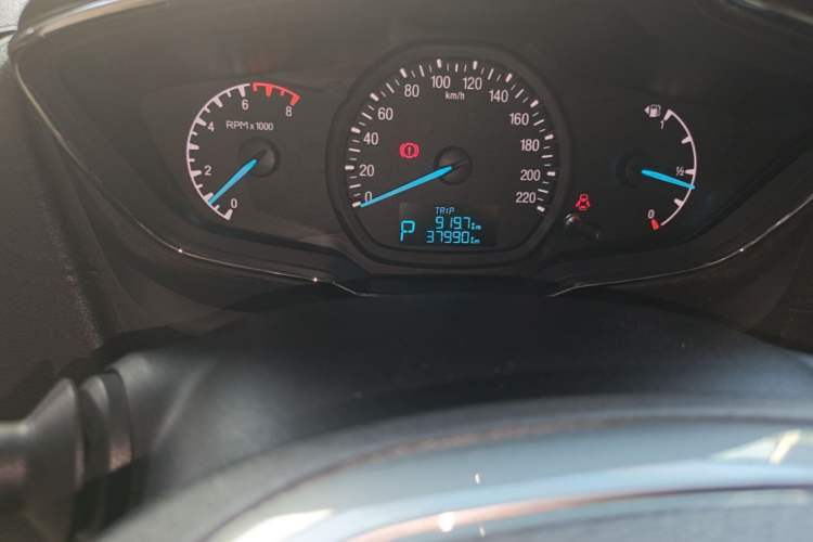 Used Ford Escort 2015 1.5L Automatic Fashion Model Odometer Close Up