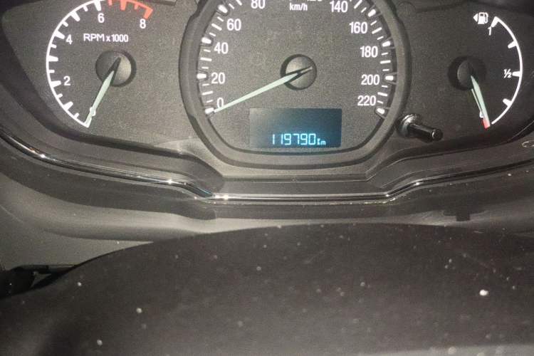 Used Ford Escort 2015 1.5L Automatic Fashion Model Odometer Close Up