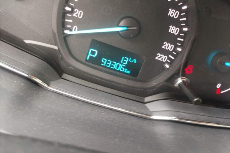 Used Ford Escort 2015 1.5L Automatic Fashion Model Odometer Close Up