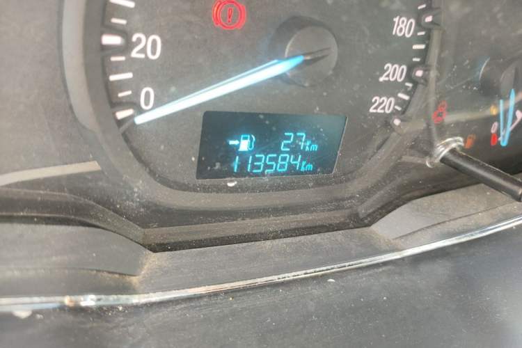 Used Ford Escort 2015 1.5L Manual Fashion Edition Odometer Close Up