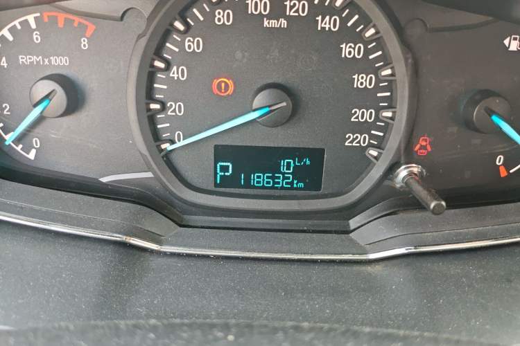 Used Ford Escort 2015 1.5L Automatic Fashion Model Odometer Close Up
