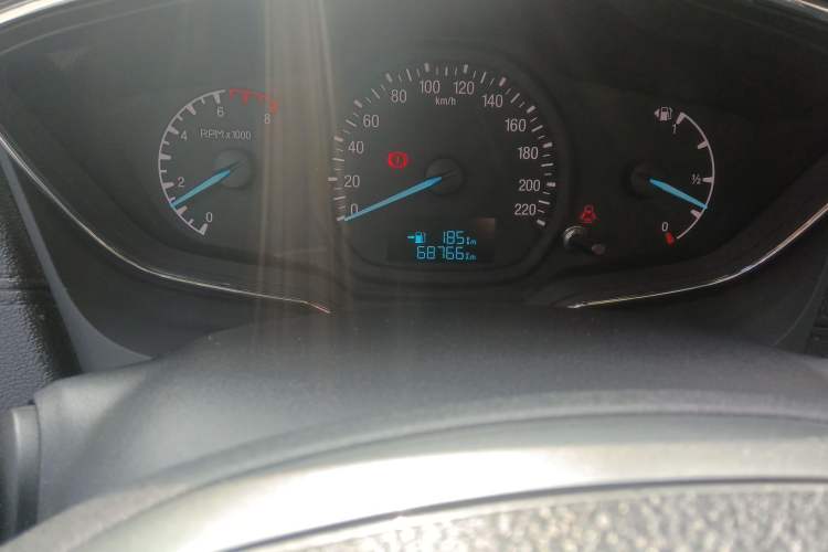 Used Ford Escort 2015 1.5L Manual Fashion Edition Odometer Close Up