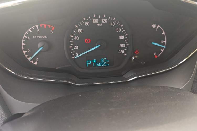 Used Ford Escort 2015 1.5L Automatic Fashion Model Odometer Close Up