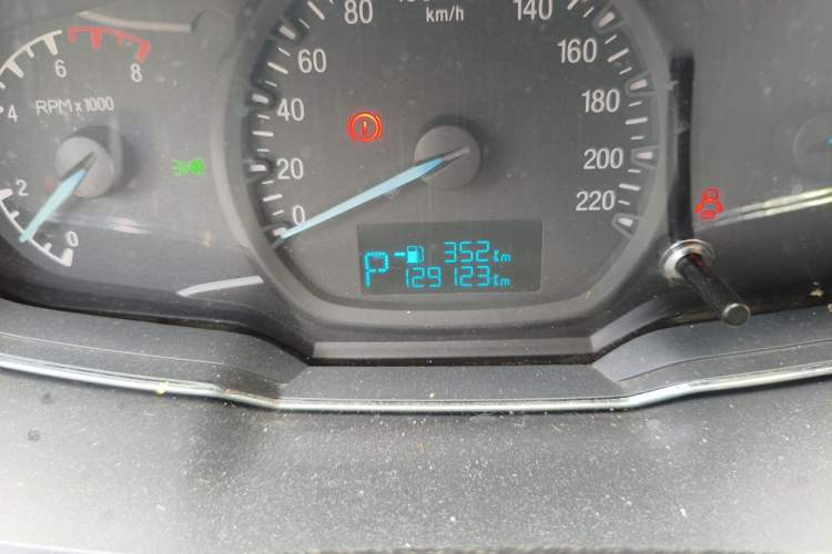 Used Ford Escort 2015 1.5L Automatic Fashion Model Odometer Close Up