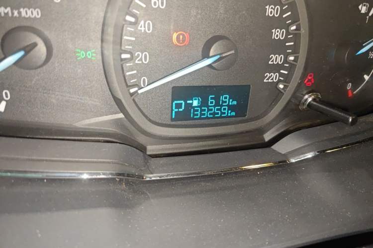 Used Ford Escort 2015 1.5L Automatic Fashion Model Odometer Close Up