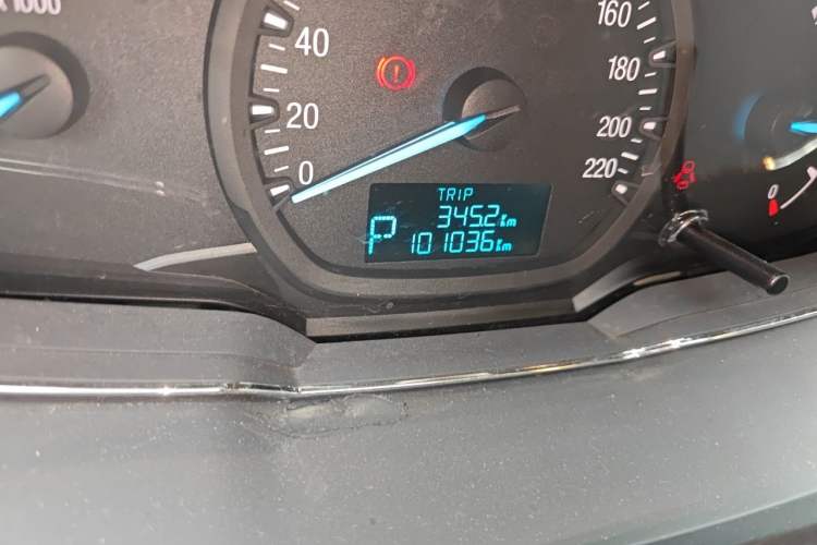 Used Ford Escort 2015 1.5L Automatic Fashion Model Odometer Close Up