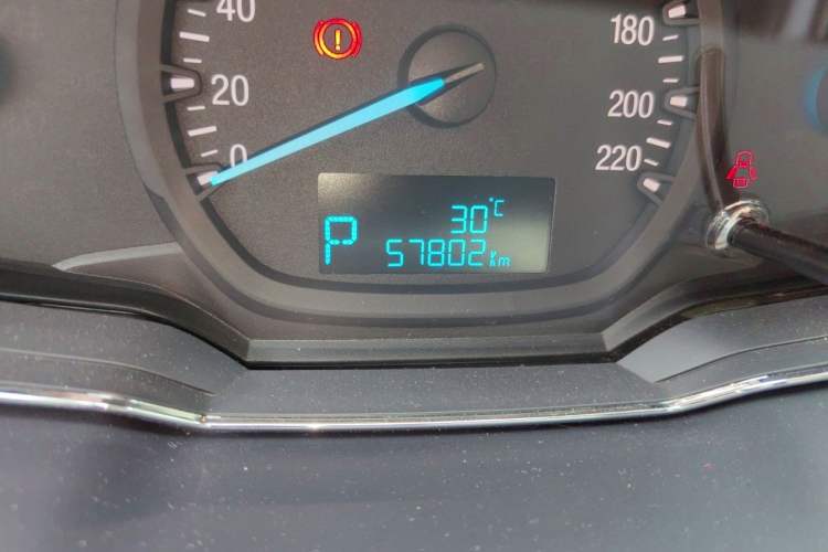Used Ford Escort 2015 1.5L Automatic Fashion Model Odometer Close Up