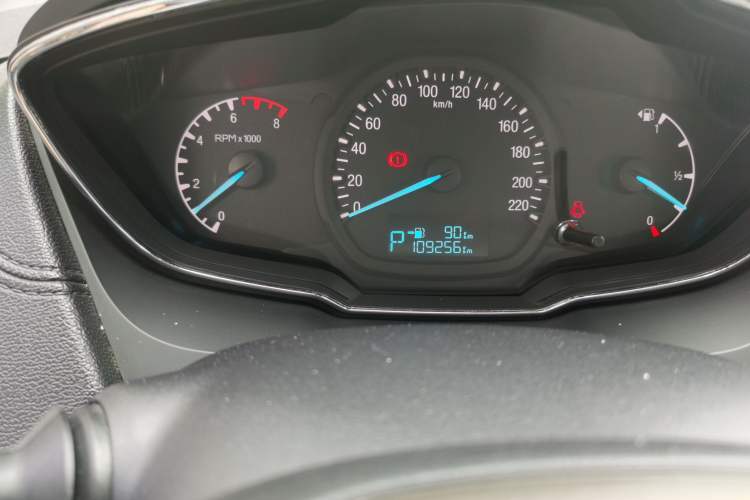 Used Ford Escort 2015 1.5L Automatic Fashion Model Odometer Close Up