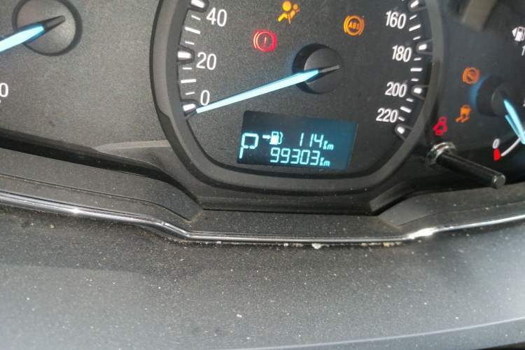 Used Ford Escort 2015 1.5L Automatic Fashion Model Odometer Close Up