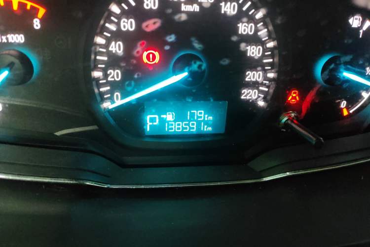 Used Ford Escort 2015 1.5L Automatic Fashion Model Odometer Close Up