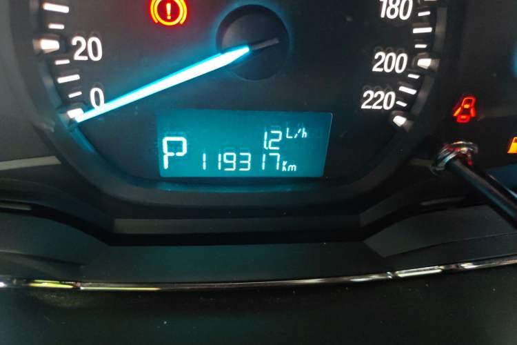 Used Ford Escort 2015 1.5L Automatic Fashion Model Odometer Close Up