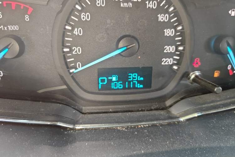 Used Ford Escort 2015 1.5L Automatic Fashion Model Odometer Close Up